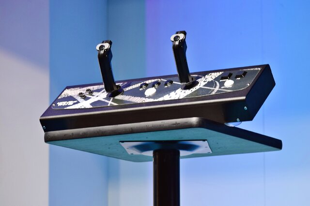電脳戦機バーチャロン を亙プロデューサー タニタ社長がツインスティックで本気プレイ Ps4 マスターピース 1995 01 の情報も公開に Tgs 19 インサイド