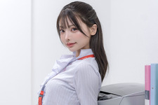 「勤労感謝の日」働く全ての人に働くエールを届けたい!オフィスワークに勤しむ美女コスプレイヤーの勇姿まとめ 画像